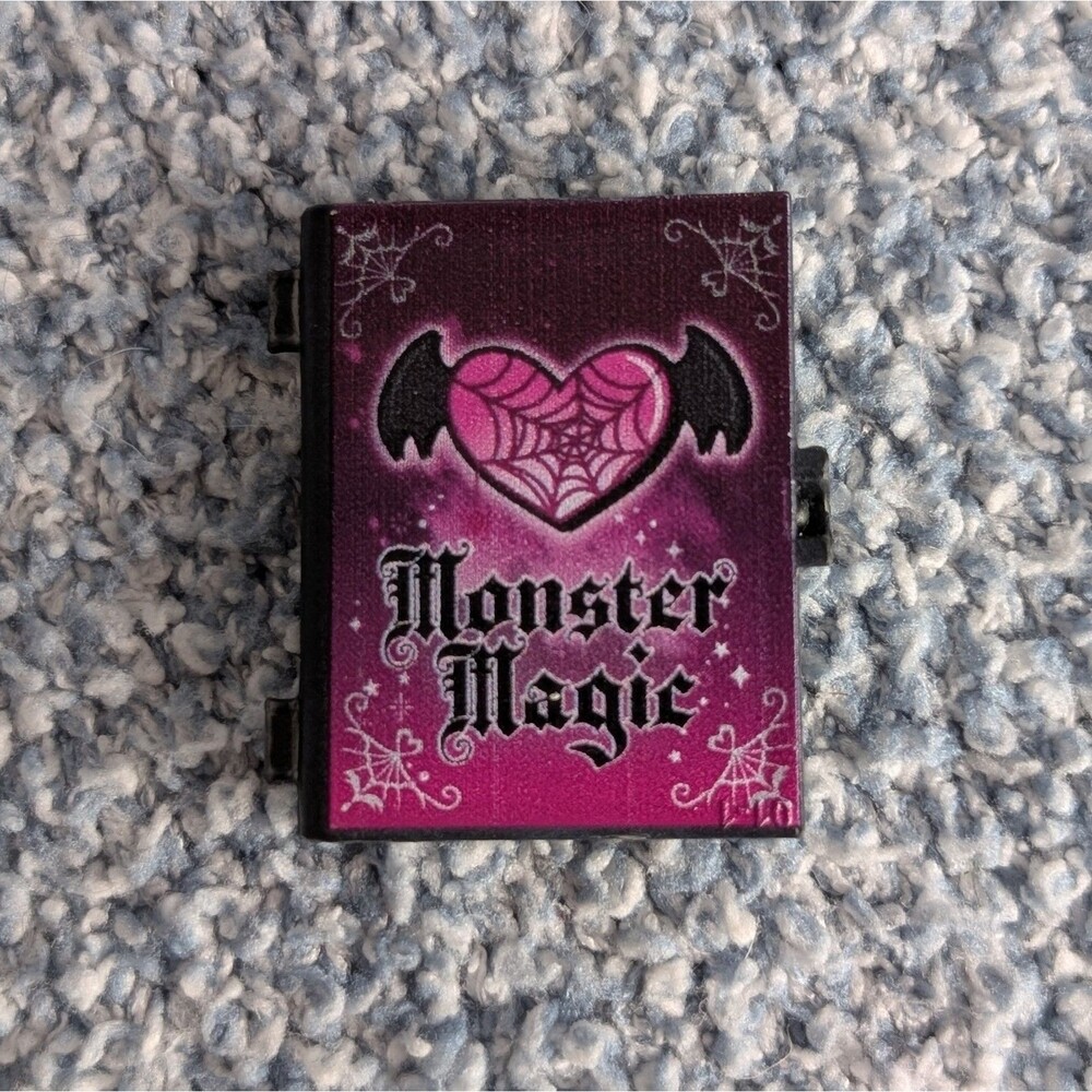 Monster High Doll G3 Draculaura Core Refresh "Monster Magic" Book Accessory